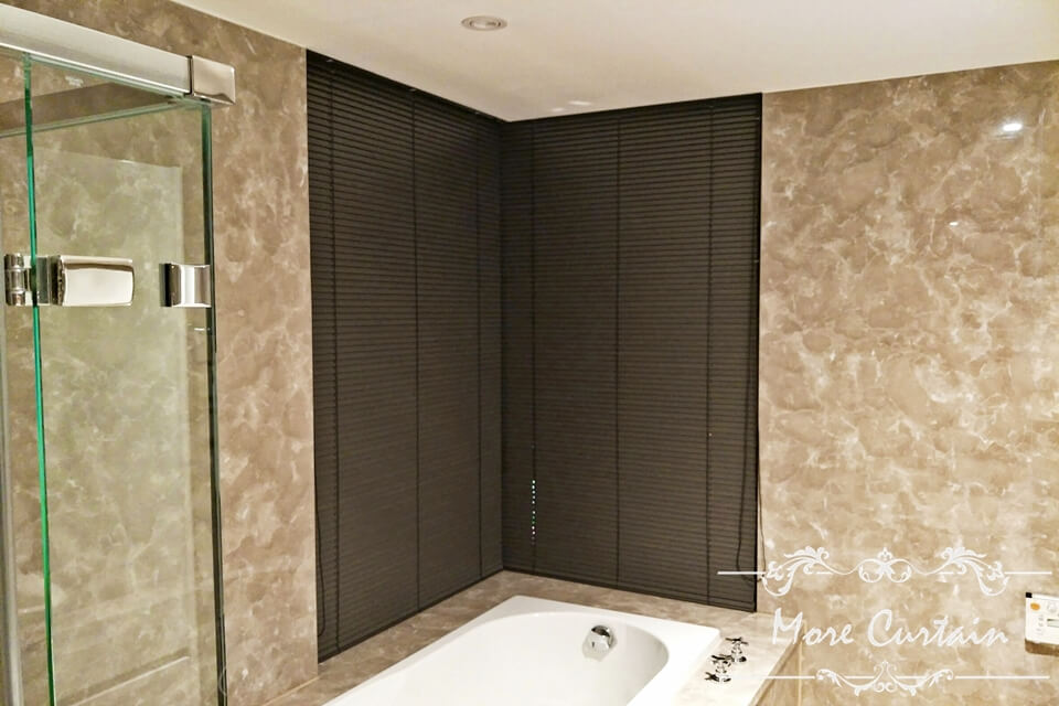 浴室髮絲紋防水鋁百葉 透氣通風 新竹 頭份 苗栗窗簾 | More窗簾設計|苗栗HunterDouglas窗飾|台中窗簾|頭份窗簾|新竹窗簾 防水鋁百葉