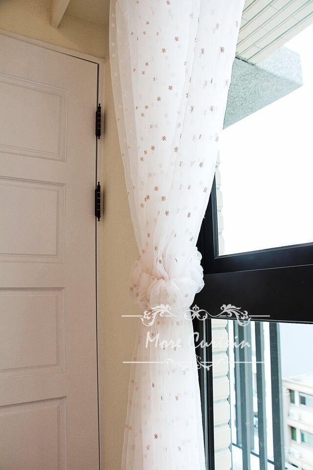 細緻紗簾材質 新竹 頭份 竹南 苗栗 台中窗簾推薦 | More窗簾設計|苗栗HunterDouglas窗飾|台中窗簾|頭份窗簾|新竹窗簾 碎花紗簾