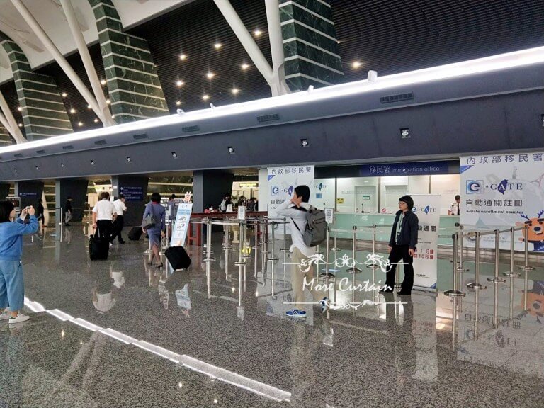 桃園機場 彩色印刷捲簾 防焰捲簾 大圖輸出捲簾 | More窗簾設計|苗栗HunterDouglas窗飾|台中窗簾|頭份窗簾|新竹窗簾