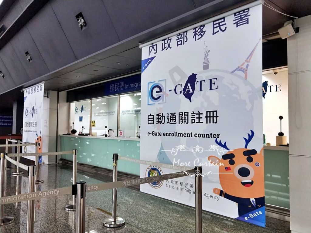 彩色印刷捲簾桃園機場移民署捲簾案例 彩色印刷捲簾桃園機場移民署捲簾案例