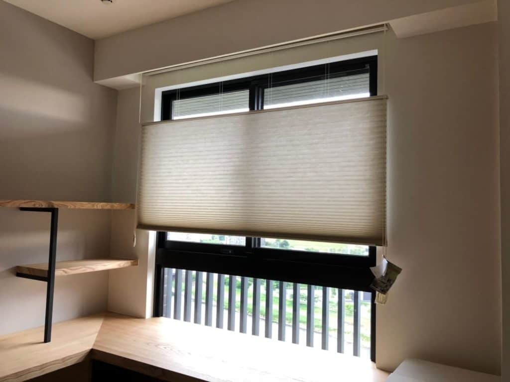 房間窗簾設計 HunterDouglas 風琴簾 台中市 南屯區 窗簾推薦精選案例 | More窗簾設計|苗栗HunterDouglas窗飾|台中窗簾|頭份窗簾|新竹窗簾 房間窗簾設計 HunterDouglas 風琴簾 台中市 南屯區 窗簾推薦精選案例