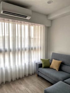 蛇行簾 細緻窗紗 客廳落地窗