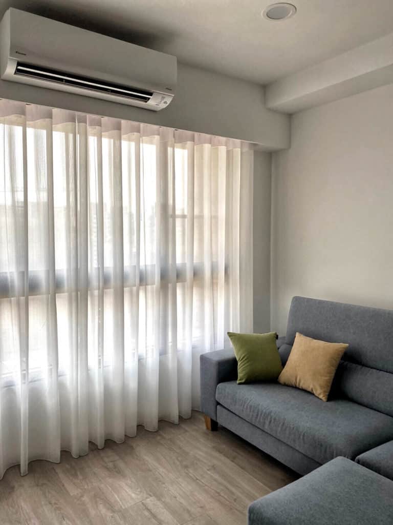 蛇行簾 細緻窗紗 客廳落地窗