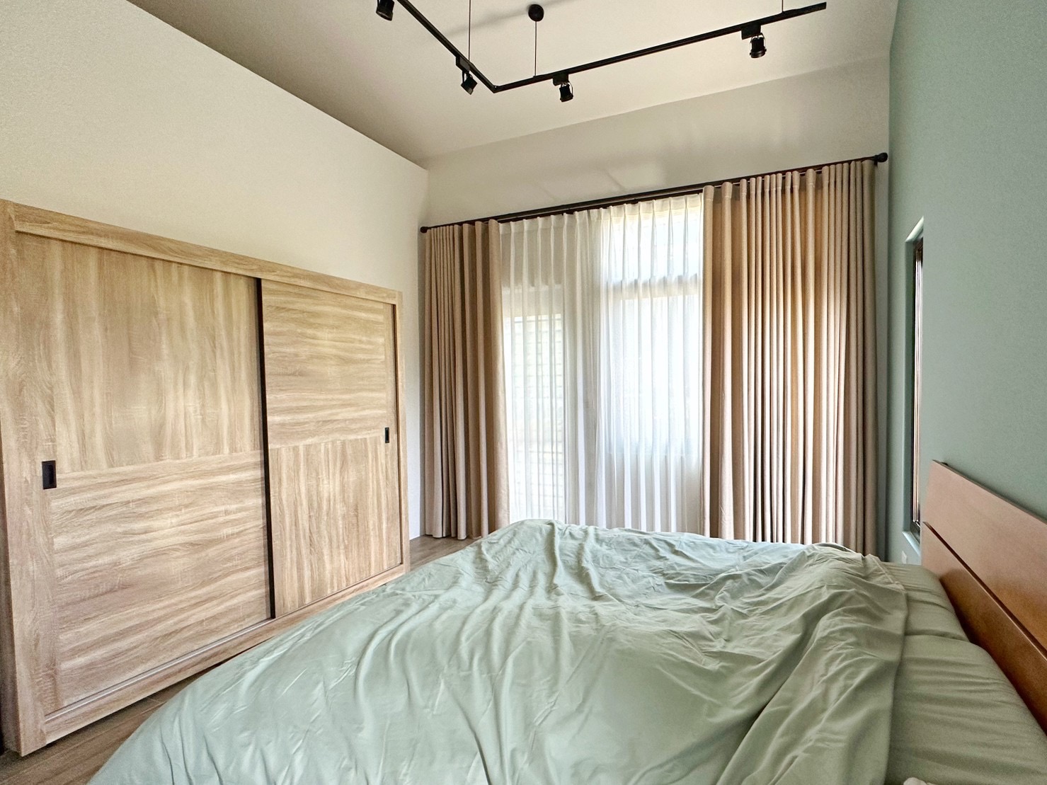 6AB54359-ACC5-4967-91EC-0DD3D45F286C | More窗簾設計|苗栗HunterDouglas窗飾|台中窗簾|頭份窗簾|新竹窗簾 窗簾軌道-明軌