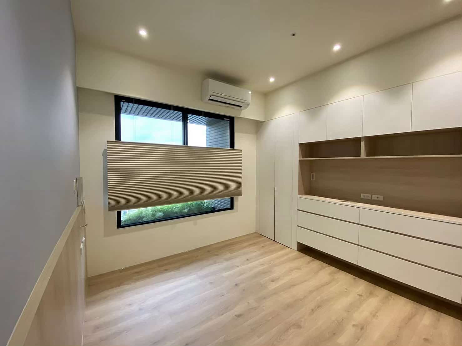 主臥窗簾款式-hunterdouglas風琴簾-可上可下手推式風琴簾