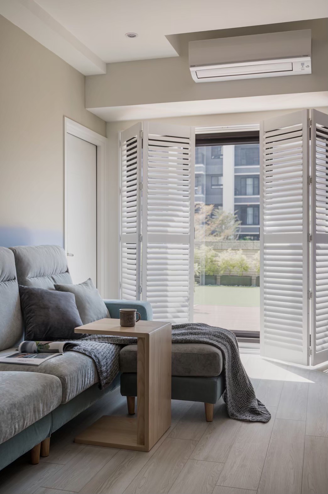 軌道式框形折門百葉窗-折門百葉窗