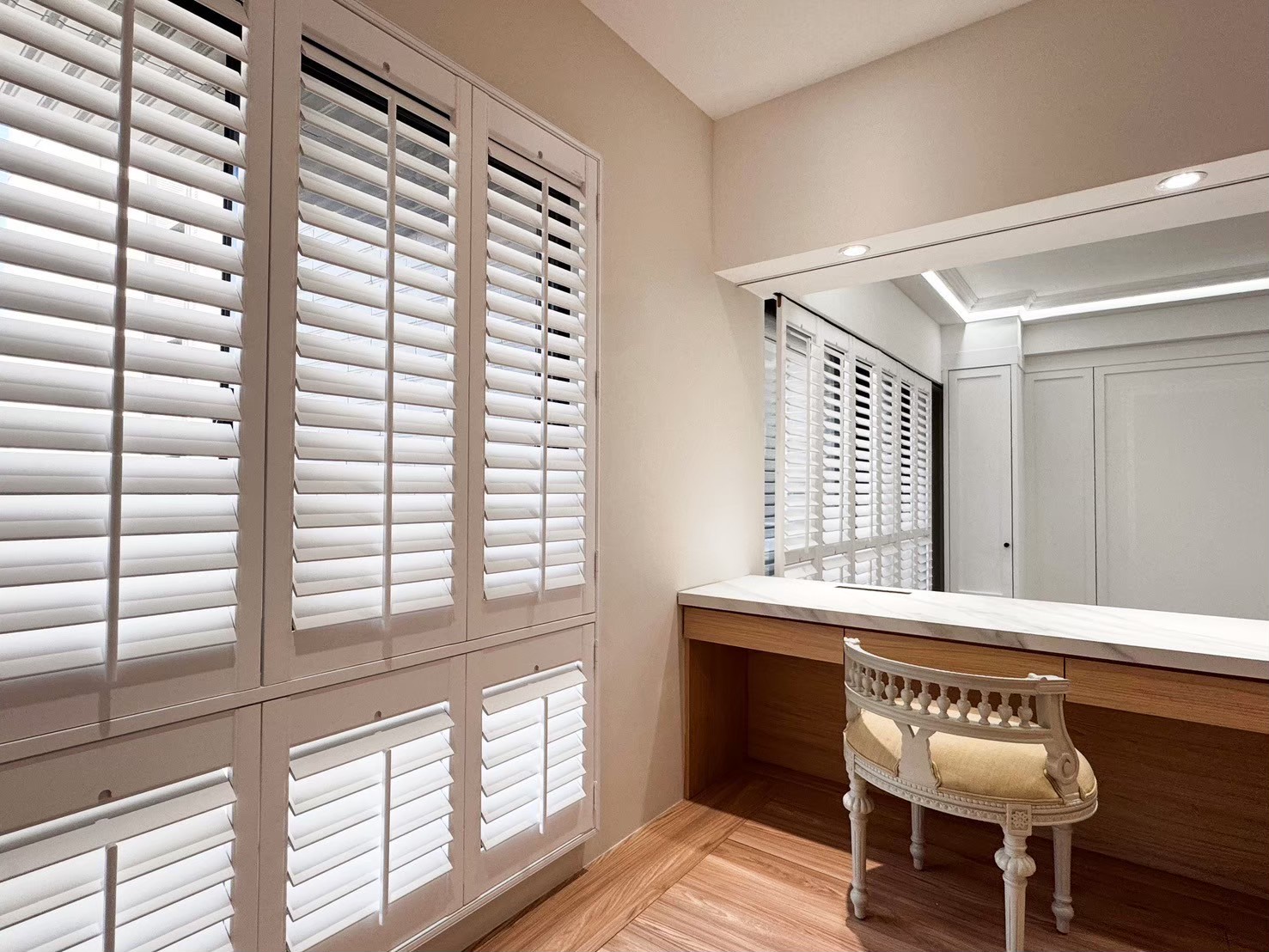 百葉窗價格怎麼算？一次搞懂材質差異、費用算法與選購關鍵，More窗簾整理簡單表格讓你輕鬆了解百葉窗!