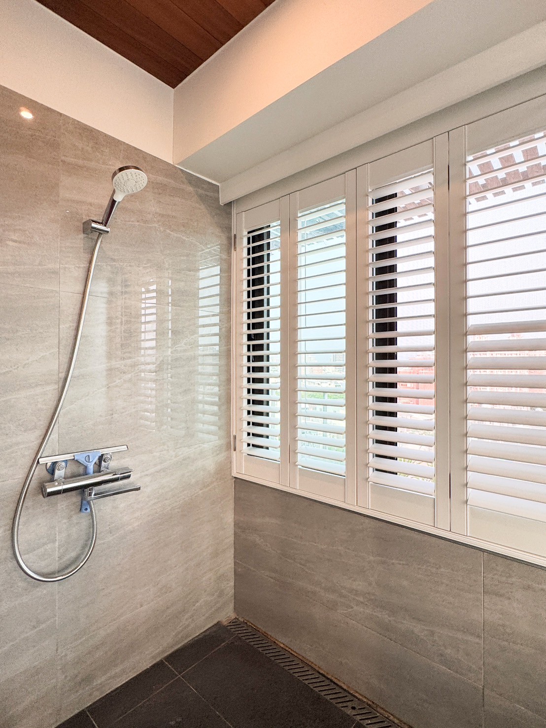 浴室塑鋁百葉窗 