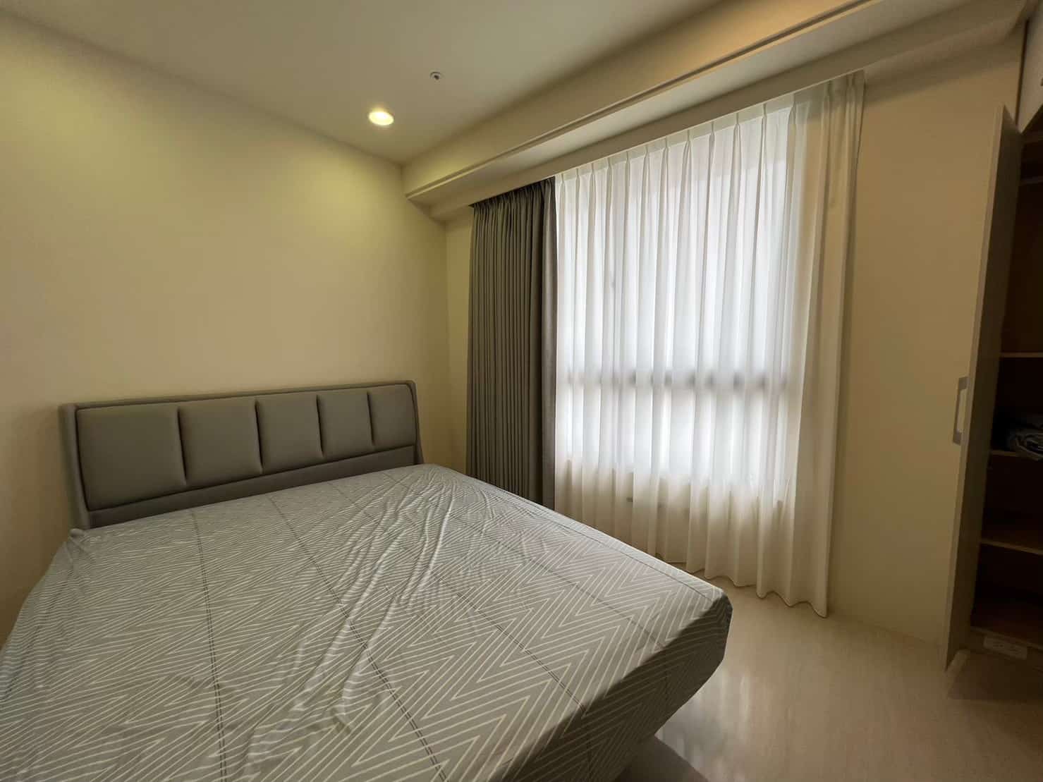 臥室窗簾規劃-遮光窗簾-隔熱窗簾