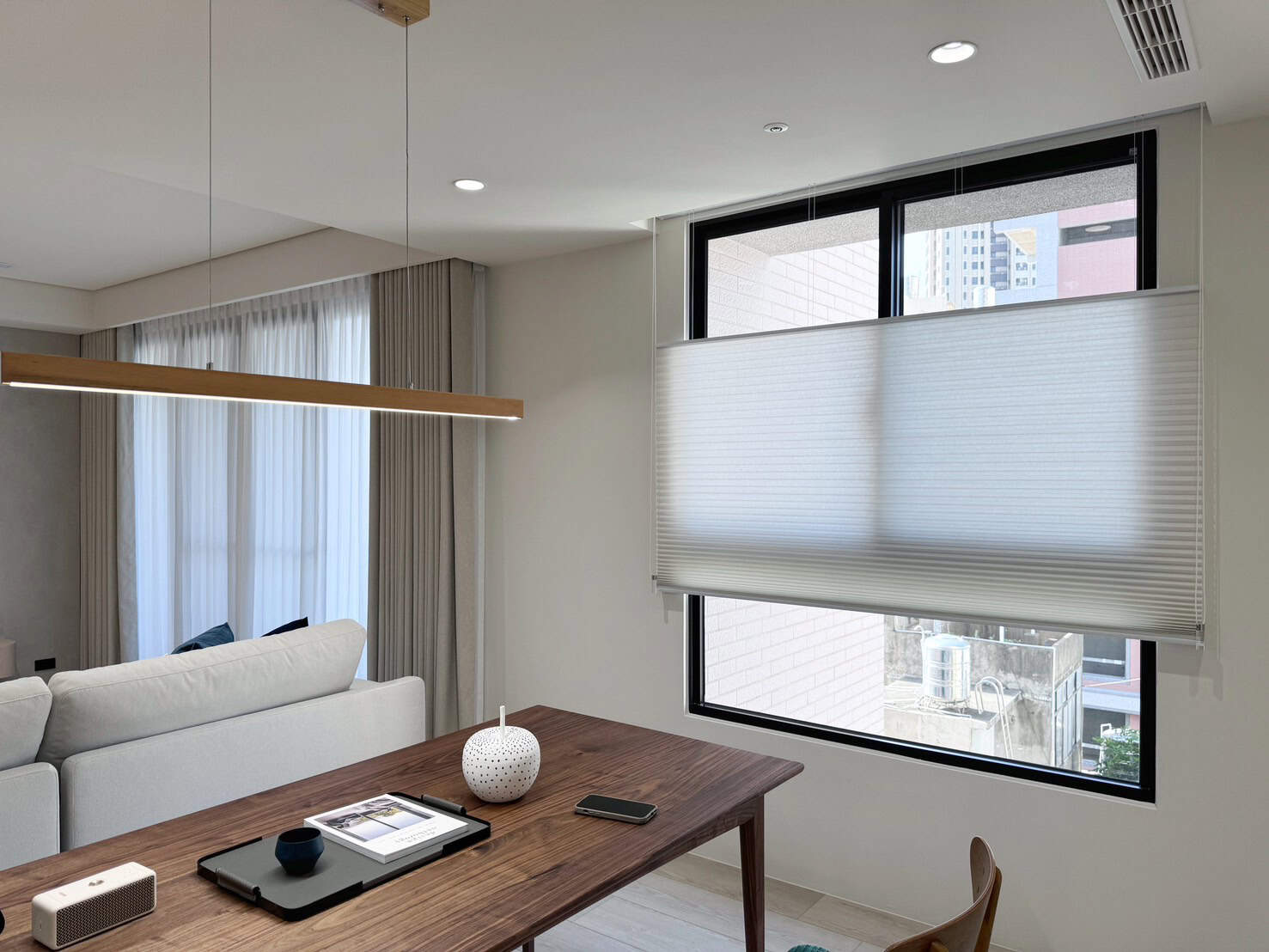 高品質的建築設計、寬敞的生活空間 ， 新竹-「太睿國寶」 窗簾案例分享 透光不透影紗簾