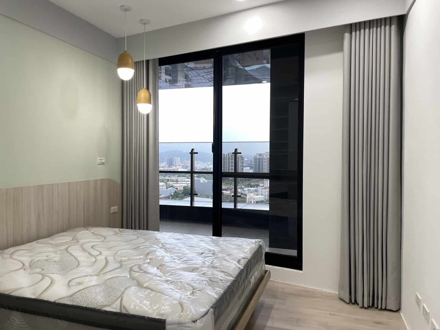 蛇行簾-窗簾軌道安裝