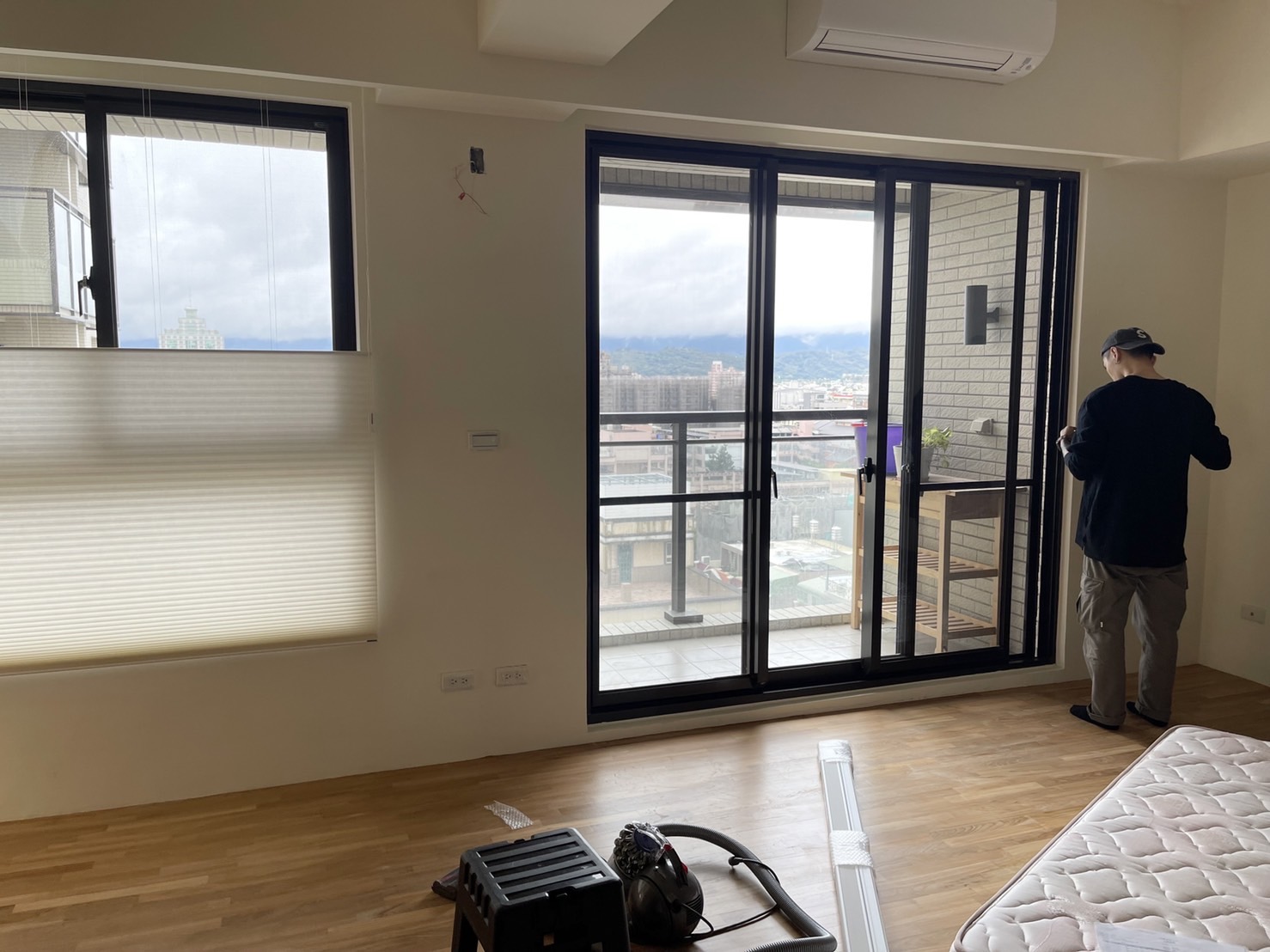 進口風琴簾Hunter Douglas-透光風琴簾-蜂巢簾-抗靜電窗簾-抗塵蟎窗簾-過敏兒專用窗簾-風琴簾併窗-風琴簾落地窗