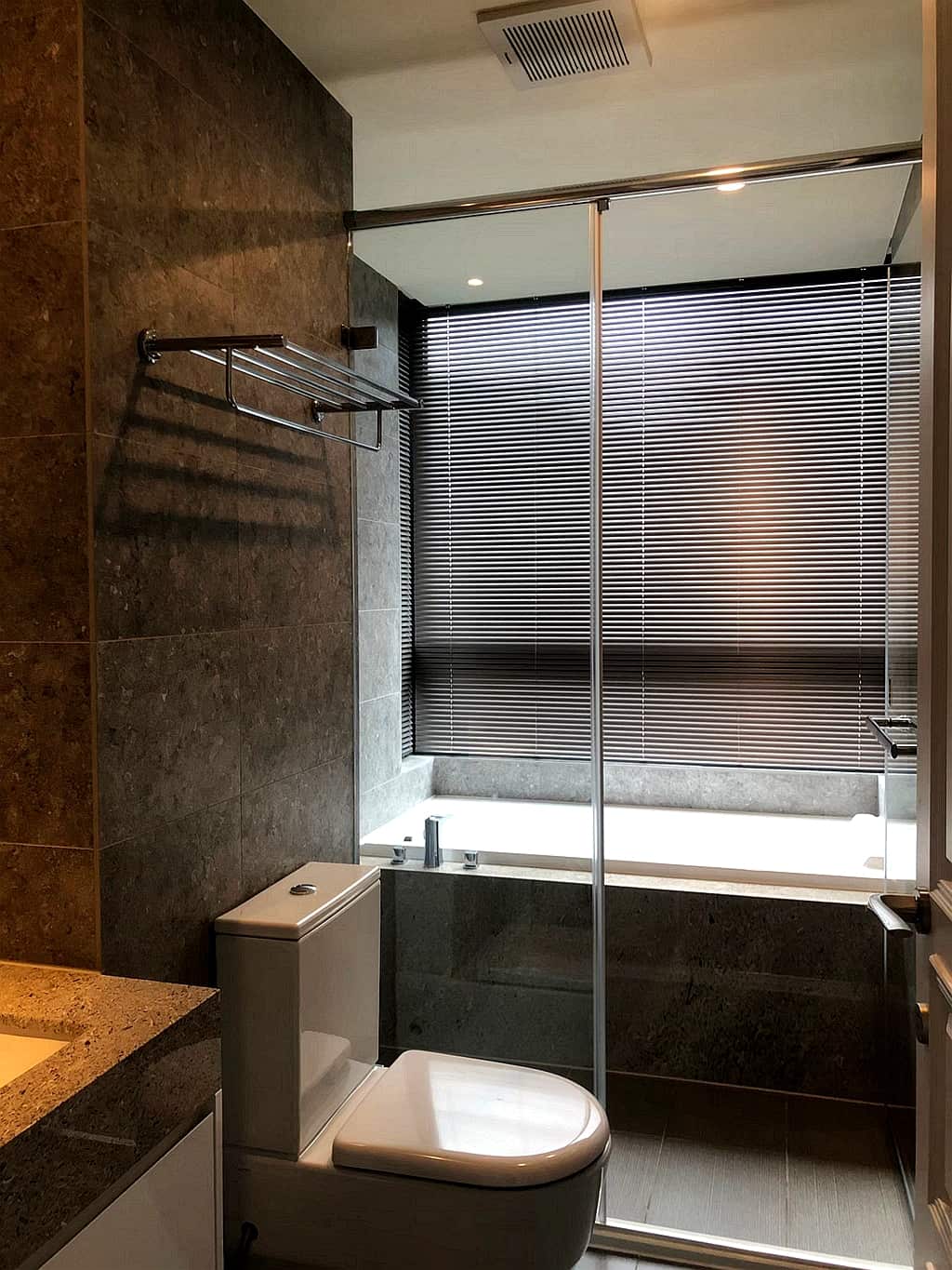 浴室窗簾規劃設計-防水鋁百葉簾