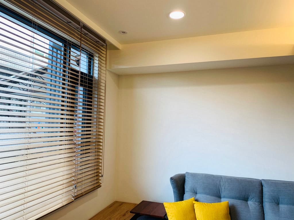 客廳窗簾款式-荷蘭進口椴木百葉簾