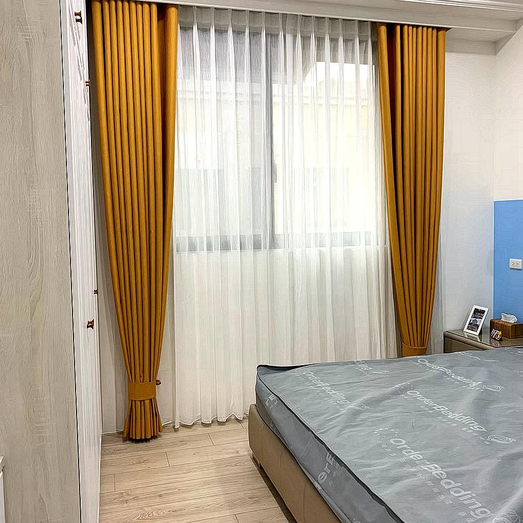 次臥房窗簾規劃設計-完全遮光窗簾布-義大利細緻紗簾