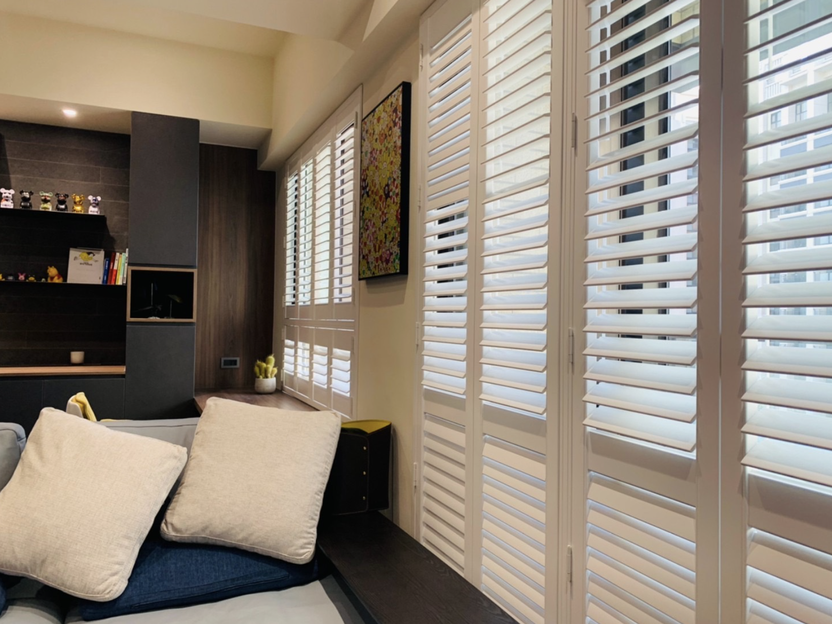 百葉窗值得安裝嗎？2025最新優缺點＋4大窗簾材質比較