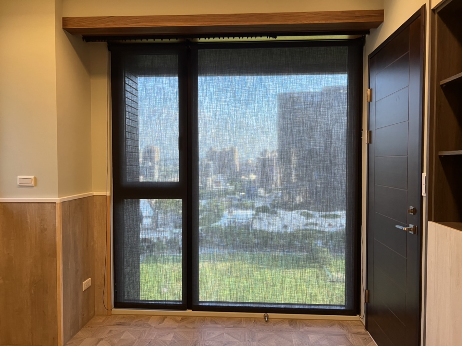 極簡主義代表-捲簾-《新竹竹北落地窗捲簾規劃》-落地窗規劃系列 極簡主義代表-捲簾-《新竹竹北落地窗捲簾規劃》-落地窗規劃系列