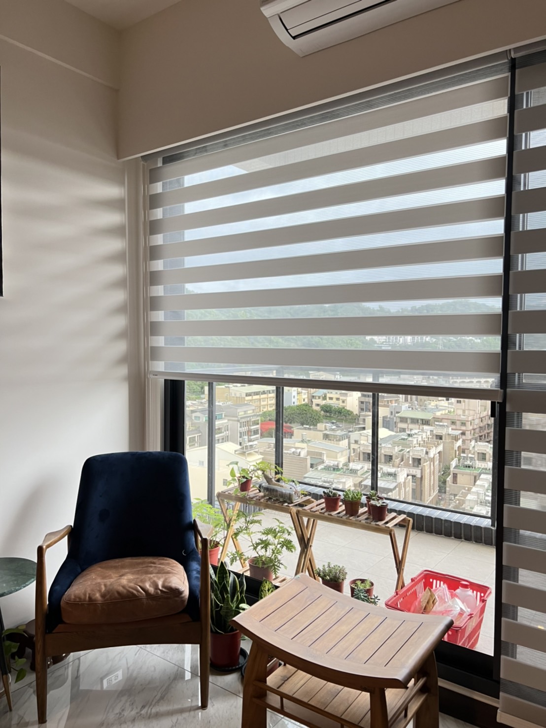 透光調光簾-簡約客廳設計-窗簾設計-進口調光簾-落地窗調光簾-透光斑馬簾-簡約客廳設計-窗簾設計-進口斑馬簾-落地窗斑馬簾