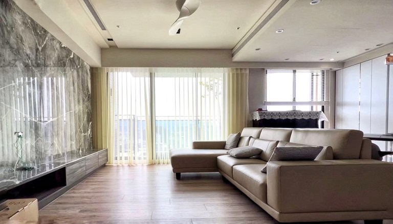 客廳窗簾規劃-落地窗窗簾-新型窗簾-直立柔紗簾-夢幻簾-直立簾-旋轉簾-柔美客廳