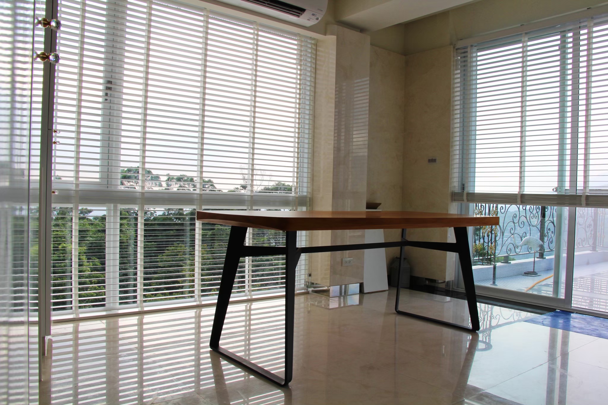 落地窗木百葉簾/進口木百葉簾/木百葉簾窗簾/客廳規劃/落地窗窗簾/couliess窗簾