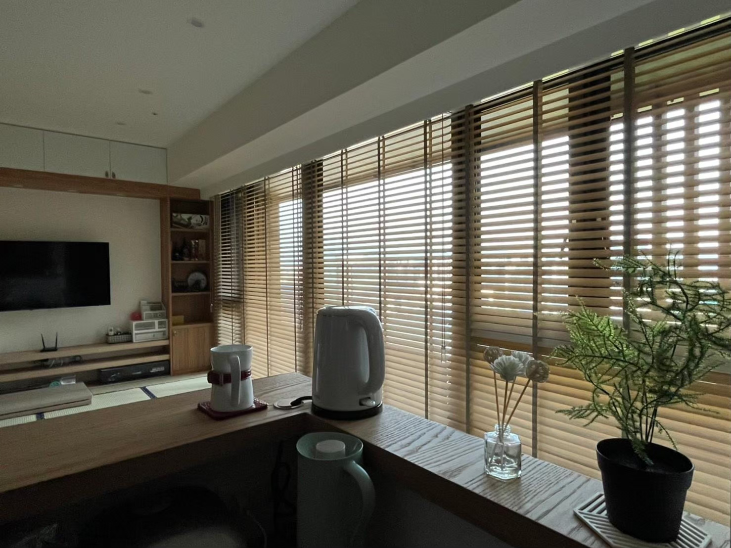 落地窗木百葉簾/進口木百葉簾/木百葉簾窗簾/客廳規劃/落地窗窗簾/couliess窗簾