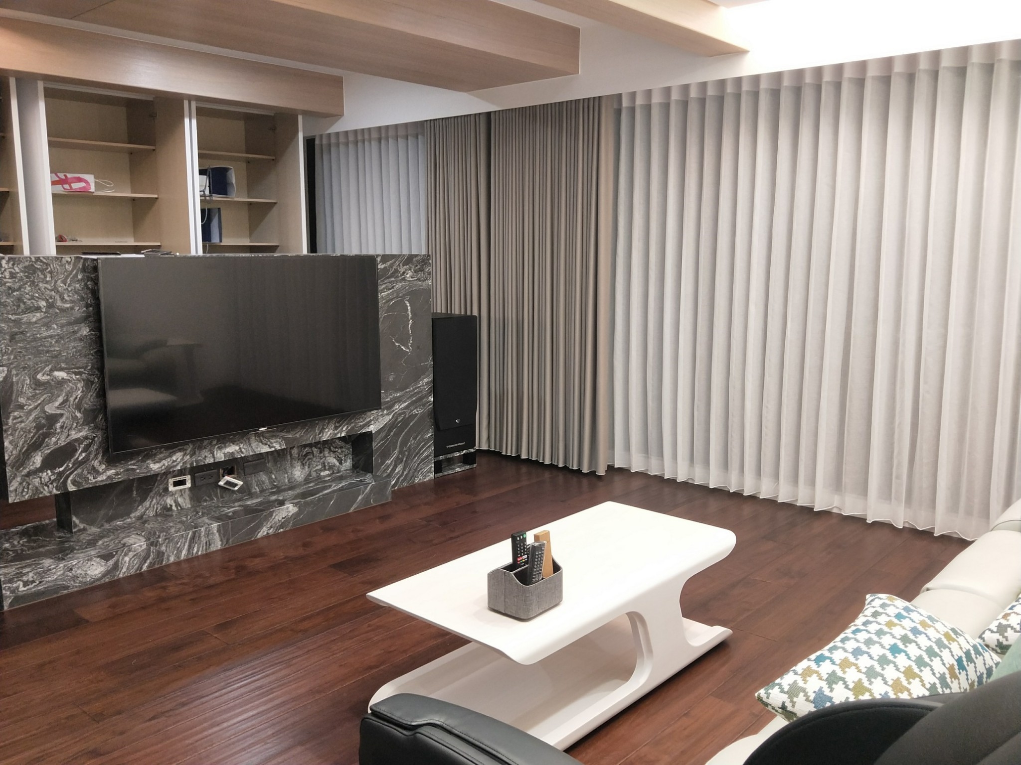 台中市窗簾 蛇行簾 客廳窗簾設計 落地窗簾