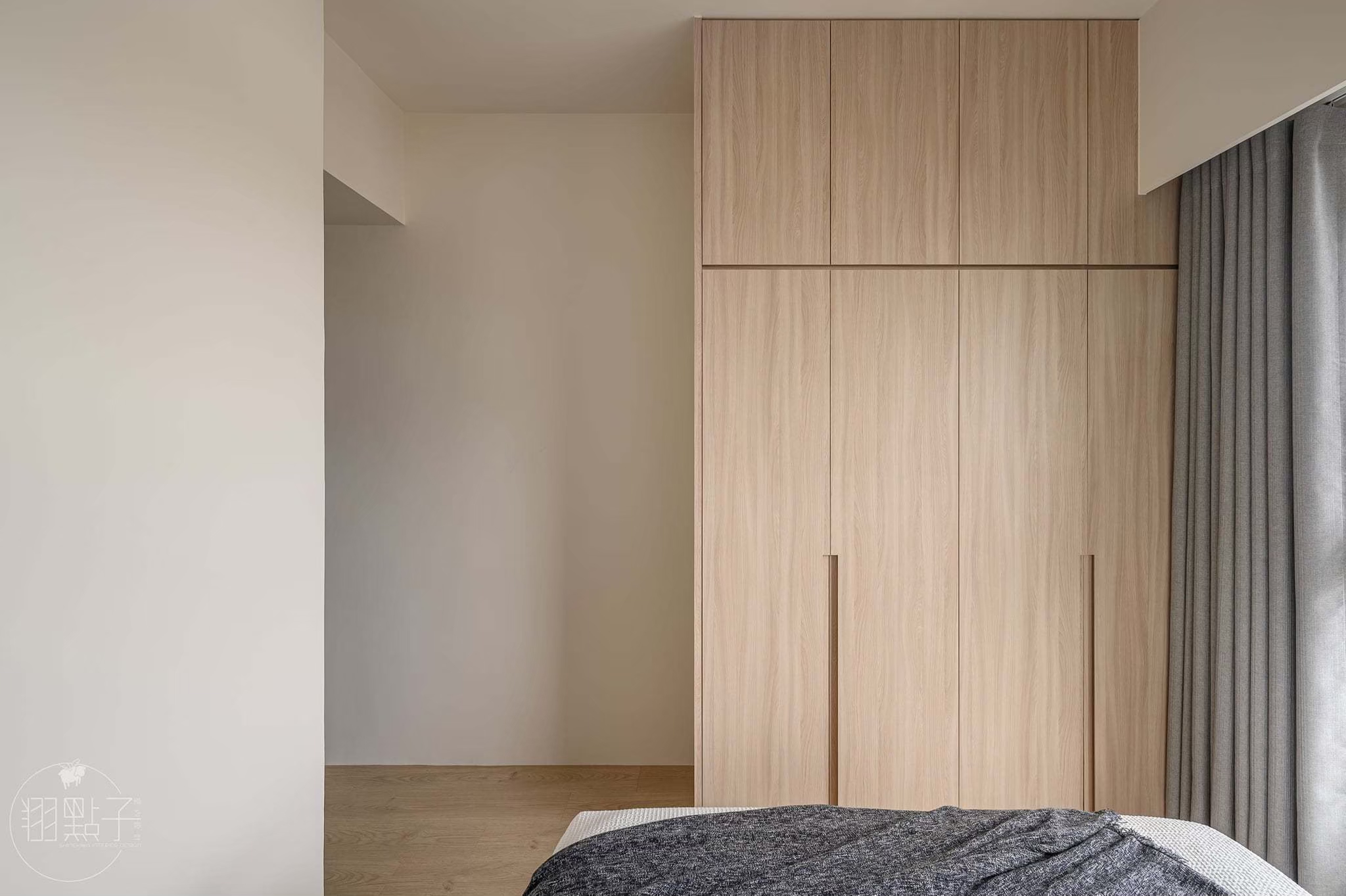 台中新竹苗栗窗簾款式推薦-灰色落地布簾-布簾推薦-進口布簾推薦-主臥室窗簾規劃