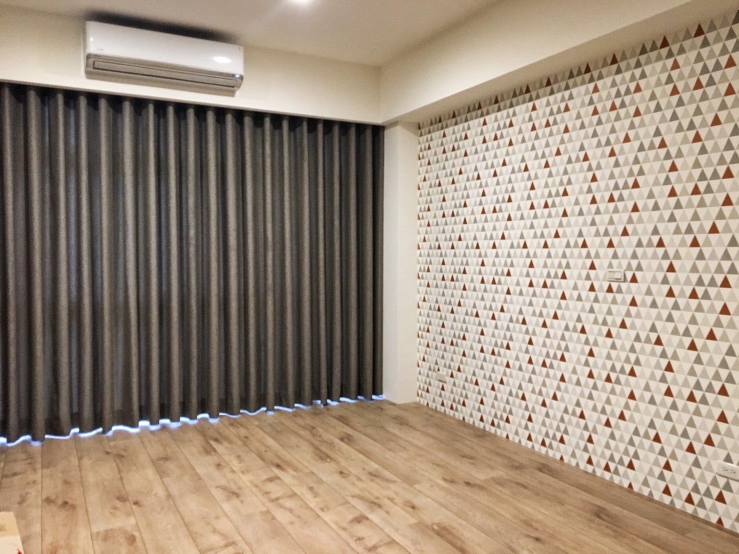 台中窗簾設計 蛇行簾 落地窗簾布