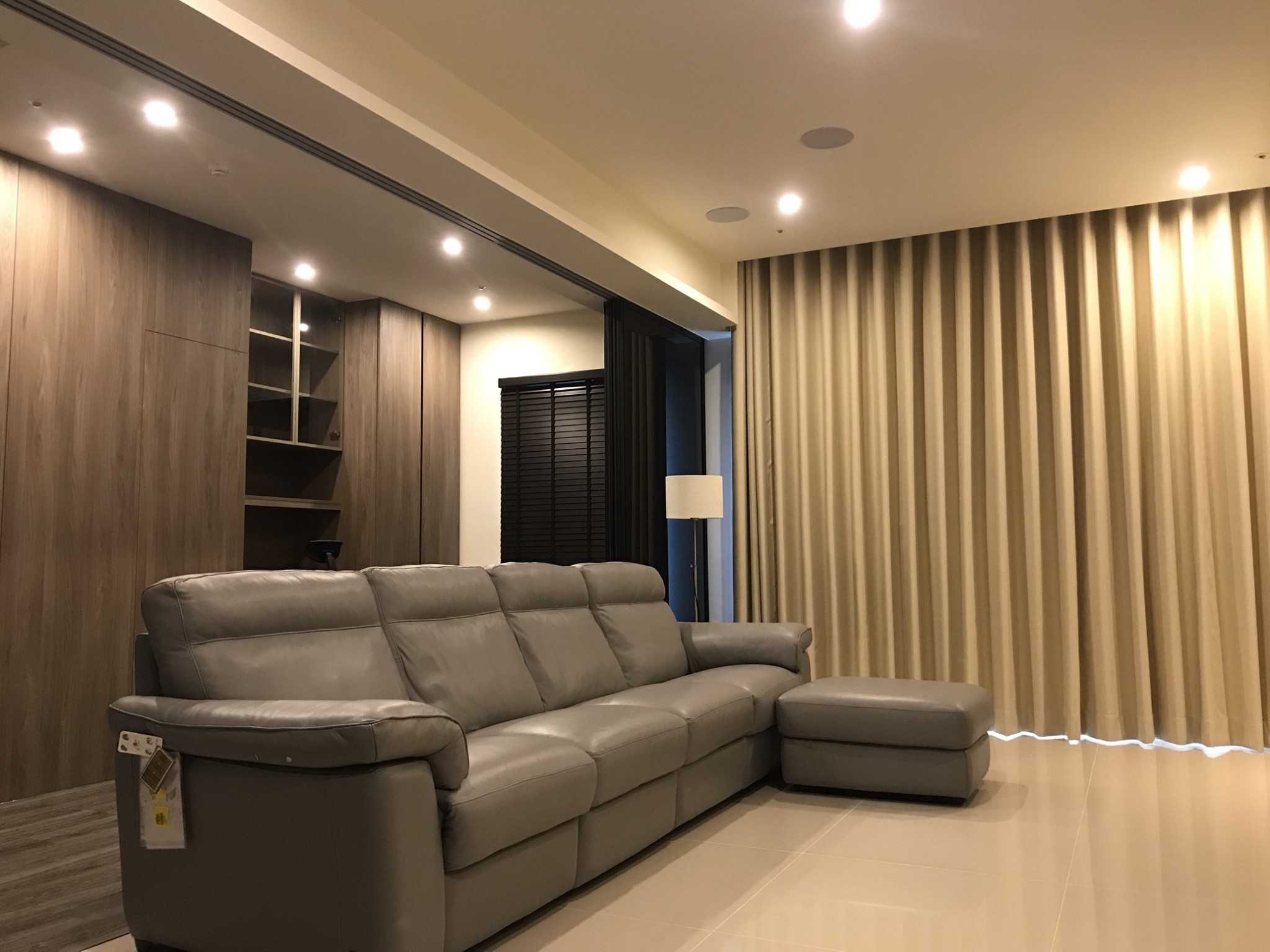 蛇簾 窗簾布 台中窗簾 客廳窗簾顏色 淡色系